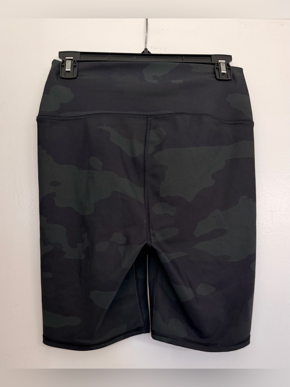 ALO Yoga High Waist Vapor Short Camo Green Size Large - Picture 2 of 7